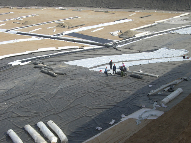 覆蓋土工膜的填埋場精細化填埋作業步驟
