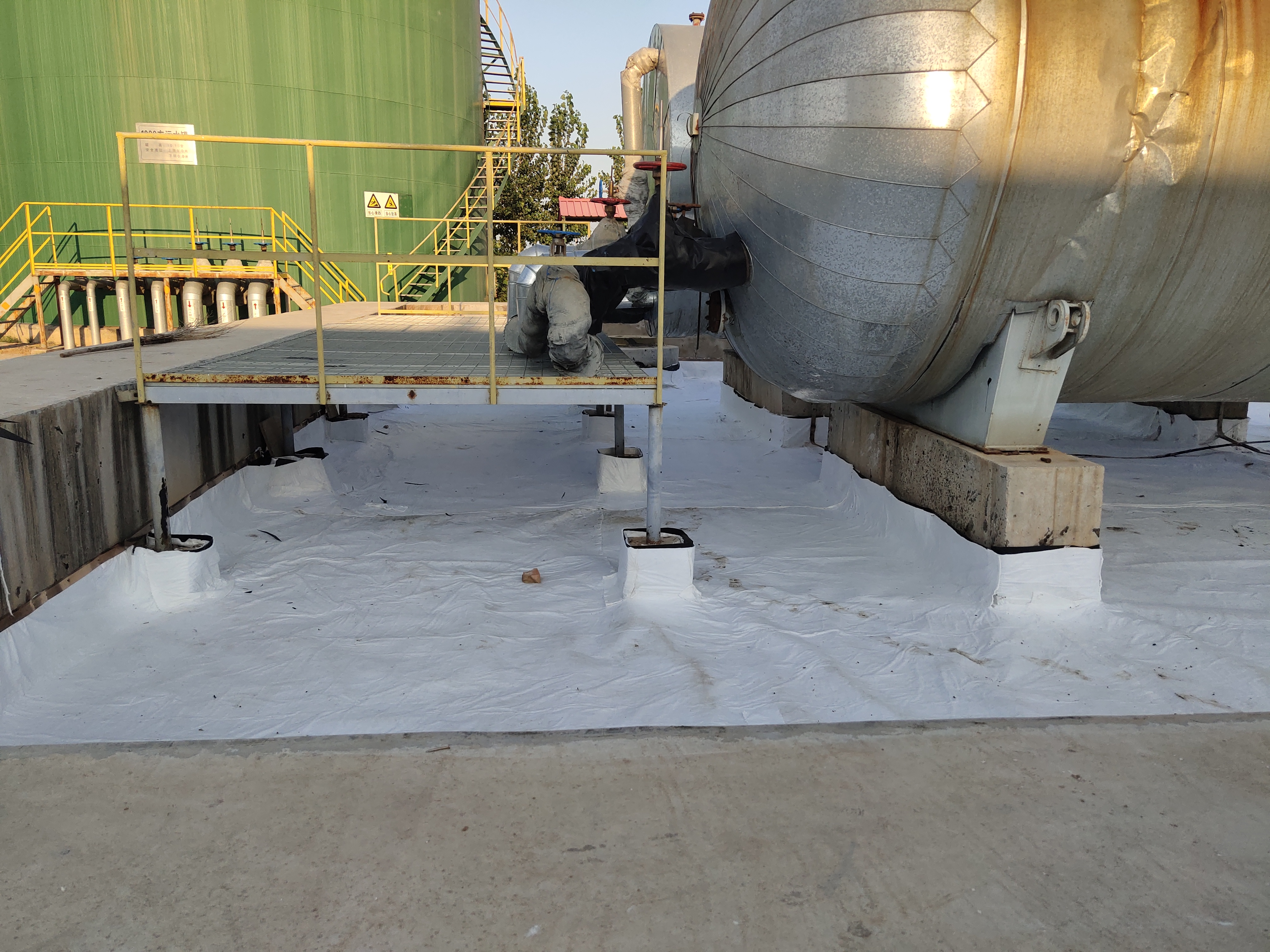 石油儲存罐HDPE聚乙烯塑料土工防滲膜鋪裝整體規劃